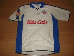 Mit rund 14.000 mitgliedern ist er einer der mitgliederstärksten sportvereine deutschlands. Hansa Rostock Fora Camisa De Futebol 2004 2005 Sponsored By Vita Cola