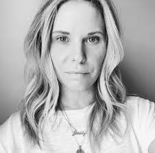 Jessica Oldham's Instagram, Twitter & Facebook