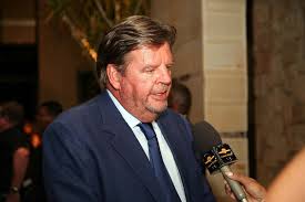 Johann rupert has a honorary doctorate in economics from university of stellenbosch in 2004 and a honorary doctorate in commerce from nelson mandela metropolitan university in 2008. Johann Rupert The Wealth Of Sa S Richest Man Vs The Rest Of Africa