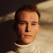 Dennis Korn's Instagram, Twitter & Facebook