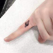 Tiny Finger Tattoos For Girls Small Tattoos For Women Rose Finger Tattoos Ring Finger Tattoos Finger Tattoos With Chic Tattoo Finger Tattoos Planet Tattoos