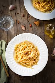 Spaghetti Ail Piment Recette Italienne Un Dejeuner De Soleil Recette En 2020 Recette Italienne Spaghetti A L Ail Recette Pate Italienne