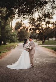 Romantic Barn Wedding At Winter White Barn In Temecula Ca In 2020 Wedding Southern California Southern California Wedding Venues California Wedding Venues