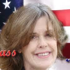 Holly Teel's Instagram, Twitter & Facebook