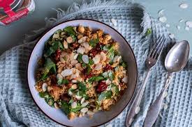 Kook couscous met kokend water en laat het brouwen. Marokkaanse Couscous Met Spinazie En Abrikozen Green Gypsy Spices