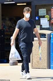 Robin thicke — sweetest love (essence music festival, vol. Robin Thicke Heads To The Grocery Store Armed With Face Mask Daily Mail Online