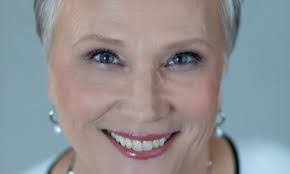 Karen Wagar's Instagram, Twitter & Facebook