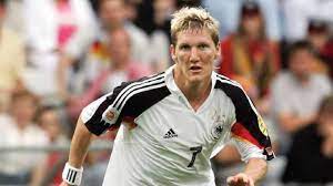 Wishing you a great weekend all around the bastian schweinsteiger. Bastian Schweinsteiger Die Korperlichkeit In England Ist Enorm Dfb Deutscher Fussball Bund E V