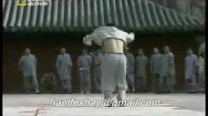في عام 1982 قام ببطولة أول فيلم له معبد شاولين، الفيلم حطم الصيني سجل شباك التذاكر في البر الرئيسى للصين. Ù…Ø¹Ø¨Ø¯ Ø´Ø§ÙˆÙ„ÙŠÙ† 1982 ØªÙ†Ø²ÙŠÙ„ Ø§Ù„Ù…ÙˆØ³ÙŠÙ‚Ù‰ Mp3 Ù…Ø¬Ø§Ù†Ø§
