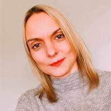 Kerri Slater's Instagram, Twitter & Facebook