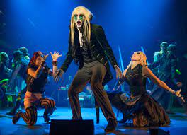 Filippo strocchi playing riff raff in the rocky horror show. Rocky Horror Show Ab Oktober Auf Tour Die Cast Steht Fest Musical1
