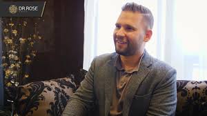 Rácz jenő séf, a rumour étterem megálmodója. Racz Jeno Michelin Csillagos Sef Terdmutete A Dr Rose Magankorhazban Youtube