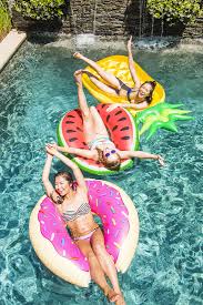 13 Pool Party Essentials For A Last Minute Shindig Sommarbilder Sommarfest Sommar