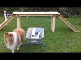 Trotzdem wissen hunde eine hundehütte im garten oder auf dem hof sehr zu schätzen, denn eine hundehütte dient ihnen als höhle, als die folgende bauanleitung stellt eine schlichte hundehütte vor, die auch ein anfänger problemlos selber bauen kann. Hunde Agility Gerate Fur Grosse Hunde Selber Machen Und Bauen Youtube Dog Agility Agility Hund Hundespielplatz