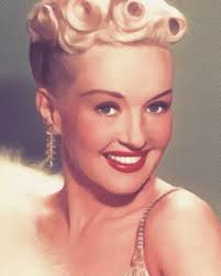 Sabes quién es Betty Grable ?🫣 Aquí te lo dejo ⬇️ Betty Grable Nació el 18  de diciembre de 1916 en St. Louis (Estados Unidos) de verdadero nombre  Elizabeth Ruth Gable, tenía
