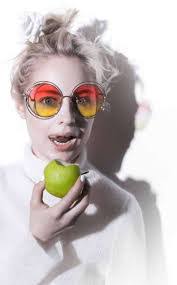 Larissa Stoller's Instagram, Twitter & Facebook