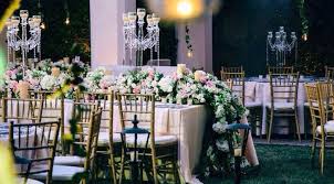 With over 20 years of experience, you can depend on our professional and skilled team to personally attend to all your wedding's floral decor needs in. Average Wedding Florists Cost In U S Cities 2017 Purewow