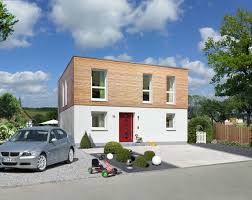 Moderne luxusvillen sind großräumig und einerseits nicht. Stadthaus Mit Flachdach Und Holzverkleidung Bauen
