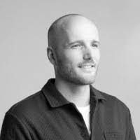 Zara Buck's Instagram, Twitter & Facebook