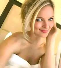 I know I won't get a text cus I'm too old and ugly😢 WhatsApp++