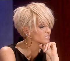 Short hair is so playful that there are a bunch of cool ways you can style it. Pin Em Awesome