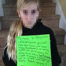 Una madre obliga a su hija a confesar por Facebook que ha practicado  'bullying'