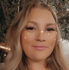 Help me to find what is her name