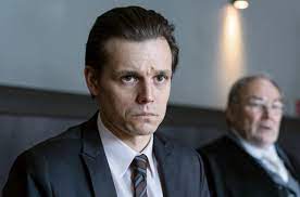 Ferdinand von schirach ist ein deutscher schriftsteller und wird 1964 in münchen geboren. Ferdinand Von Schirach Feinde Film Rezensionen De