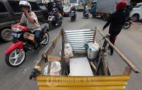Jun 23, 2021 · ilmuwan menemukan bahwa massa lubang hitam secara kasar sebanding dengan massa wilayah pusat galaksi yang dihuninya. Jalan Suniaraja Bandung Berlubung Di Tutup Seng Foto 1 766281 Tribunnews Com Mobile