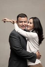 Classy And Timeless Pre Wedding Studio Session 008 Ide Berpose Foto Tunangan Foto Perkawinan