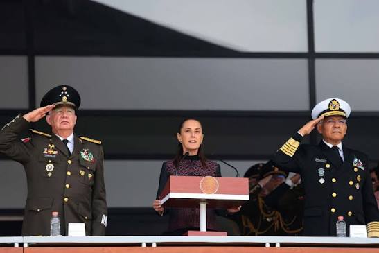🇲🇽🎖️ 50 años formando a quienes sirven a México: así se vivió la ceremonia en el Colegio Militar La presidenta Claudia Sheinbaum encabezó en Tlalpan la ceremonia por el 50 aniversario de