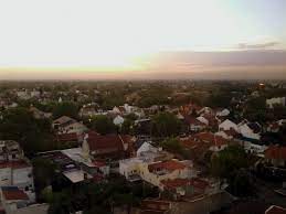 Es el equipo más notable y que pese a pertenecer al ascenso del fútbol argentino , es símbolo de la ciudad. Lomas De Zamora Wikipedia