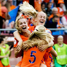 Het programma, de kwalificatie en veel meer info over het ek voetbal voor vrouwen zou eigenlijk in 2021 plaatsvinden. Oranjevrouwen Krijgen Van Knvb Zelfde Vergoeding Als Mannen Nos