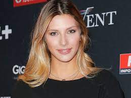 Camille Cerf Son Voisin La Drague En Renommant Son Wifi Et C Est Tres Drole Voici Camille Cerf Beaute Francaise Camille