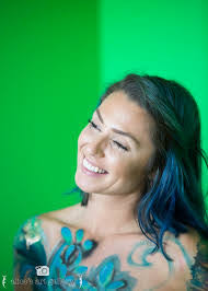 Shannon Holt's Instagram, Twitter & Facebook