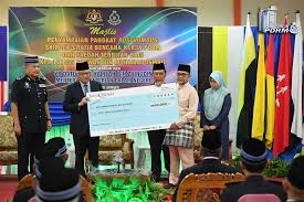 Kenaikan pangkat pns sendiri dilakukan berdasarkan sistem kenaikan pangkat reguler dan sistem kenaikan pangkat pilihan. Esiar Pdrm Kenaikan Pangkat Pengiraan Gaji Pokok Kenaikan Pangkat Dg 42 44 48 52 Dia Menilai Kenaikan Pangkat Anumerta Layak Diperoleh Prajurit Tni Yang Berada Di Kri Nanggala Sebagai Bentuk Penghargaan Nogo