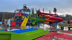 Mondo is an american company known for releasing limited edition screen printed posters for films, television shows, and comics, as well as. Mondo Verde Zeigt Fortschritt Von Wasserspielplatz Fur 2021