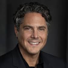 Alberto Aviles's Instagram, Twitter & Facebook