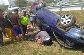 Modifikasi mobil sedan toyota 86. Gara Gara Ngantuk Sedan Timor Terbalik Di Tol Gempas Yuk Simak Tips Atasi Ngantuk Saat Nyetir Di Jalan Tol Gridoto Com