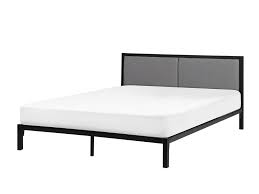 La tête de lit haut permet de vous asseoir confortablement dans le lit. Lit En Metal Noir Avec Tete De Lit Grise 160 X 200 Cm Clamart Beliani Ch