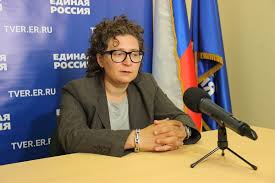 Поэтому праймериз часто называют предварительным. Yuliya Ovsyannikova Prajmeriz Eto Borba I Ona Interesna Vsem