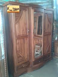 De plus, les armoires à 3 portes peuvent aussi être dotées d´un miroir ; Fanaka Tiako Categorie Armoire 3 Portes Modele Miroir Facebook