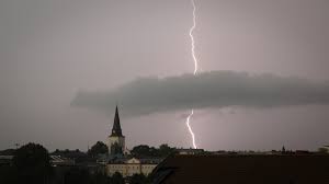 See lightning strikes in real time across the planet. Blixtnedslag Ewenson Se