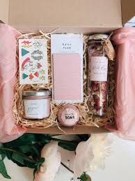 Birthday Gift Box For Her Gift Box Birthday Present Soy Candle Bath Salts Bath Bombs Happy Birthday Gift For Her In 2020 Small Birthday Gifts Gift Box Birthday Diy Gift For Bff