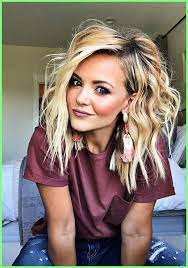 Kurze Frisuren 45 Trendy Mittlere Frisuren Fur Frauen 2019 Kandice Robertson Bestcelebrityshorthairstyles2018 Celebri Haarschnitt Haarschnitt Kurz Haare