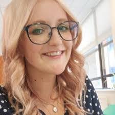 Holly Samuels's Instagram, Twitter & Facebook