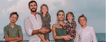 Ora i due sono stati paparazzati da chi e stando alle immagini sembra tornato, o ricominciato, l'amore. 5r R3rvdedfbdm