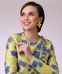Aishah (diana danielle) is a young woman living during the japanese occupation of malaya, who, after being knocked unconscious while escaping from the clutches of the japanese army. Sembunyi Amukan Azazil 2013 Mubi