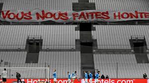 Comptant le même nombre de points, les deux équipes s'attendent je suis pour une victoire de lille, je suis prêt à sortir une banderole, je suis totalement. Vous Etes Degueulasses Vous Nous Faites Honte Le Message Des Fans De L Om N A Pas Ete Entendu Eurosport