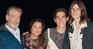 Keely shаye smith (born september 25, 1963), also known as keely shaye brosnan, is an american journalist, author, television host, and actress. Pierce Brosnan And Keely Shaye Smith S Sons Have Grown Up To Be Gorgeous What We Know About All 5 Children
